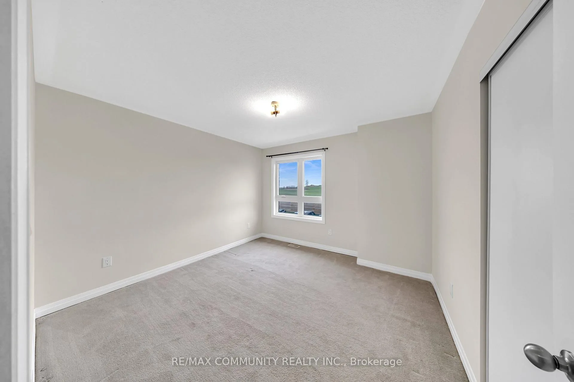 Photo 30 of 101 Sailors Landing, Clarington, Bowmanville — HOMEH