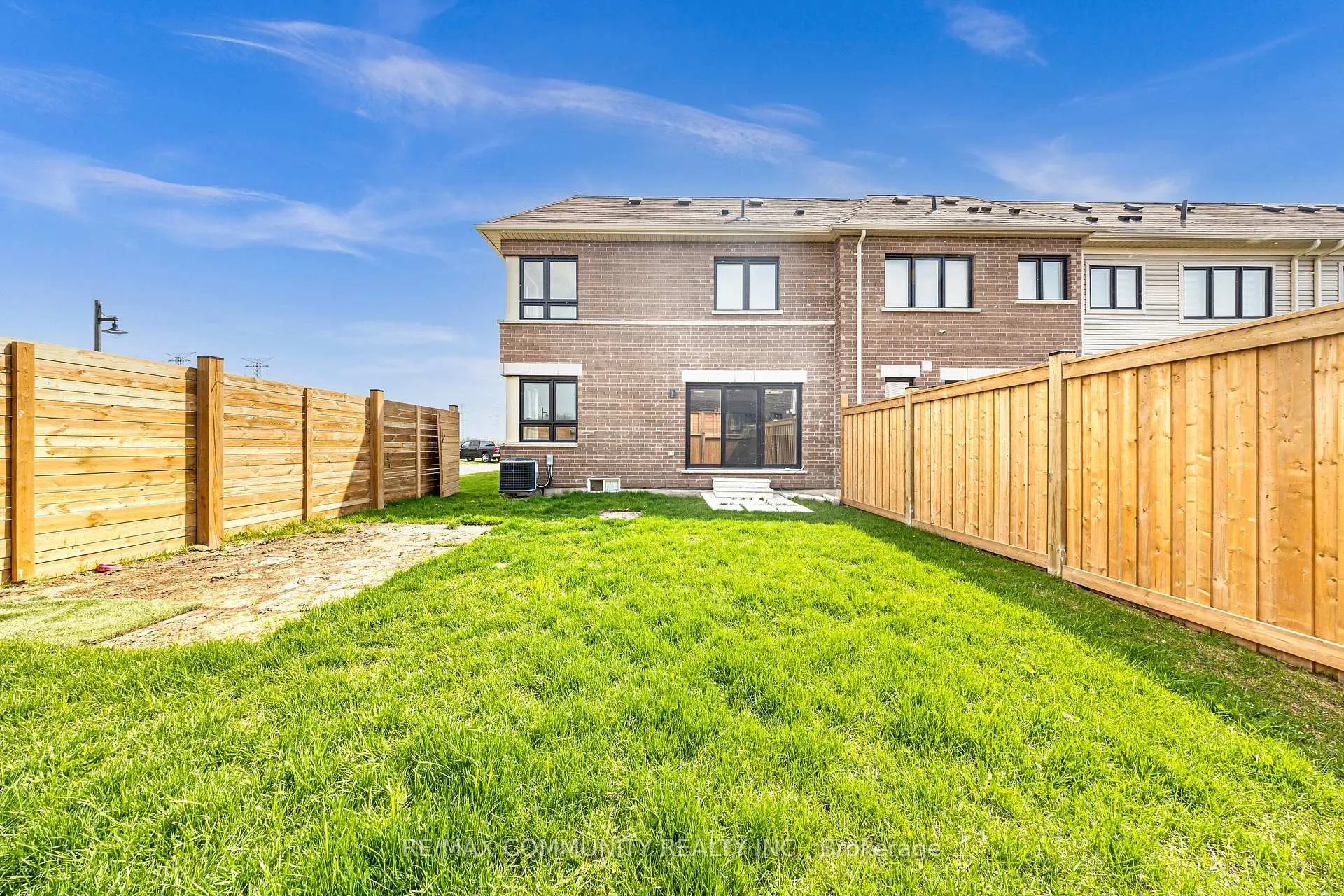 Photo 37 of 101 Sailors Landing, Clarington, Bowmanville — HOMEH