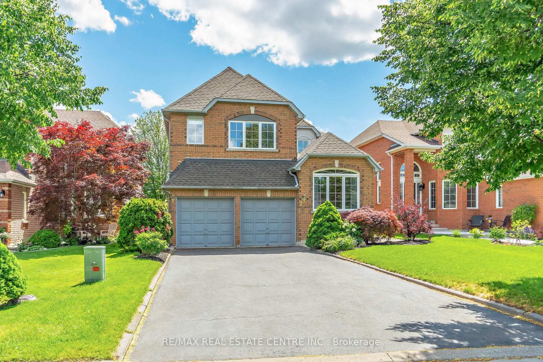 Photo 2 of 7 Curry Crescent, Halton Hills, Georgetown — HOMEH