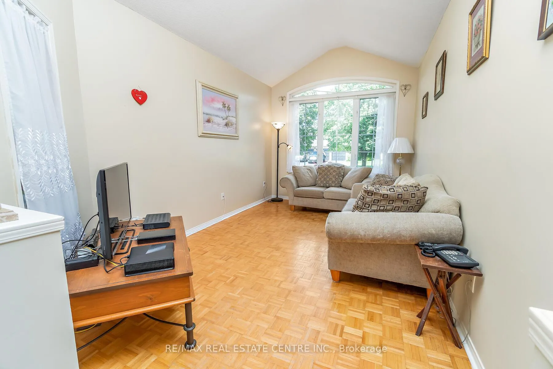 Photo 6 of 7 Curry Crescent, Halton Hills, Georgetown — HOMEH