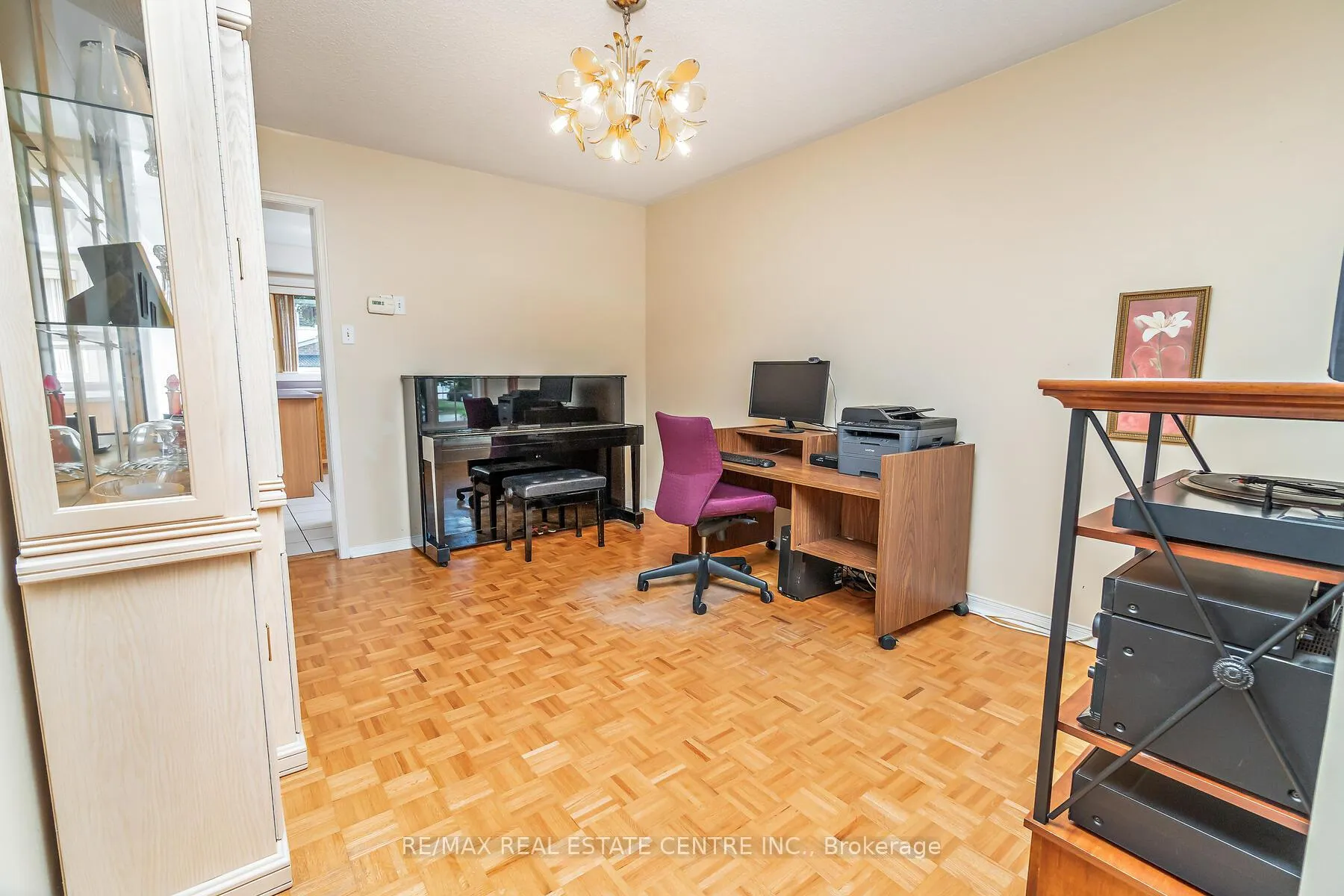 Photo 8 of 7 Curry Crescent, Halton Hills, Georgetown — HOMEH