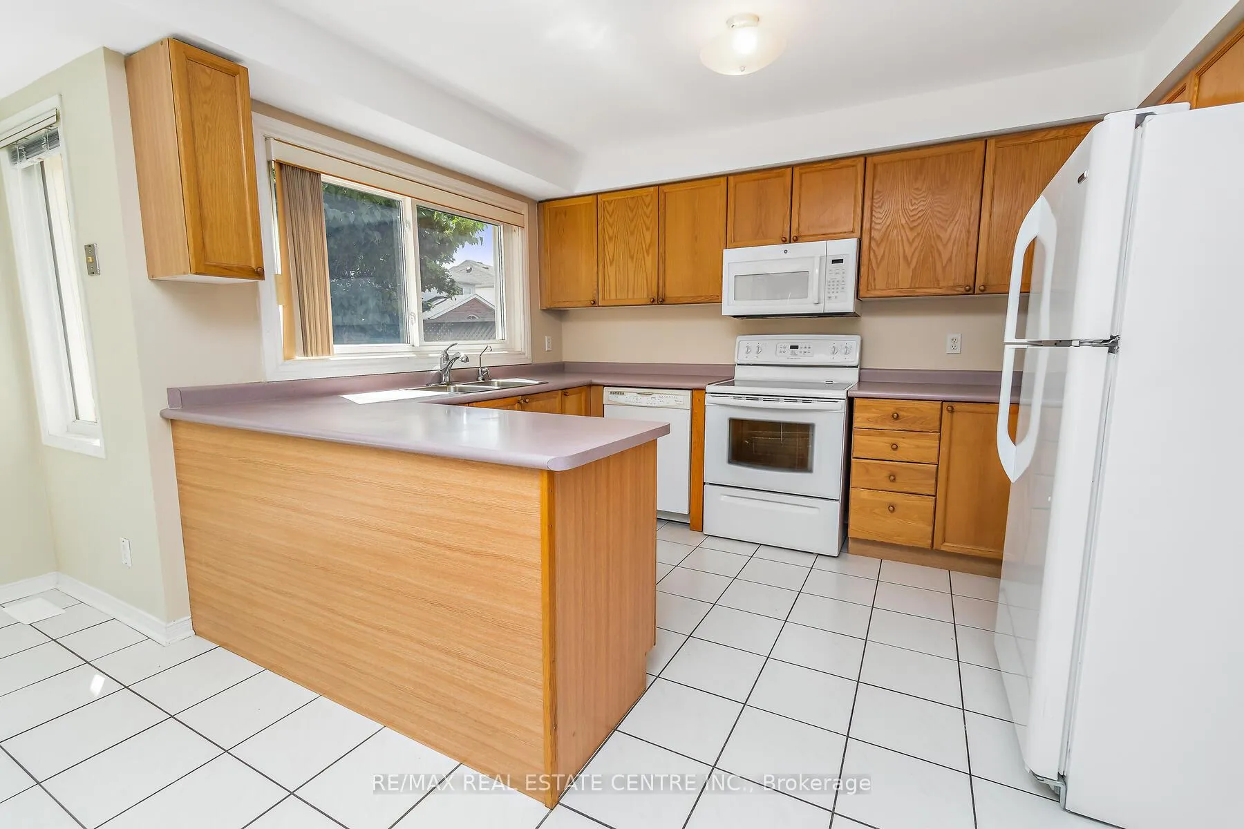 Photo 11 of 7 Curry Crescent, Halton Hills, Georgetown — HOMEH