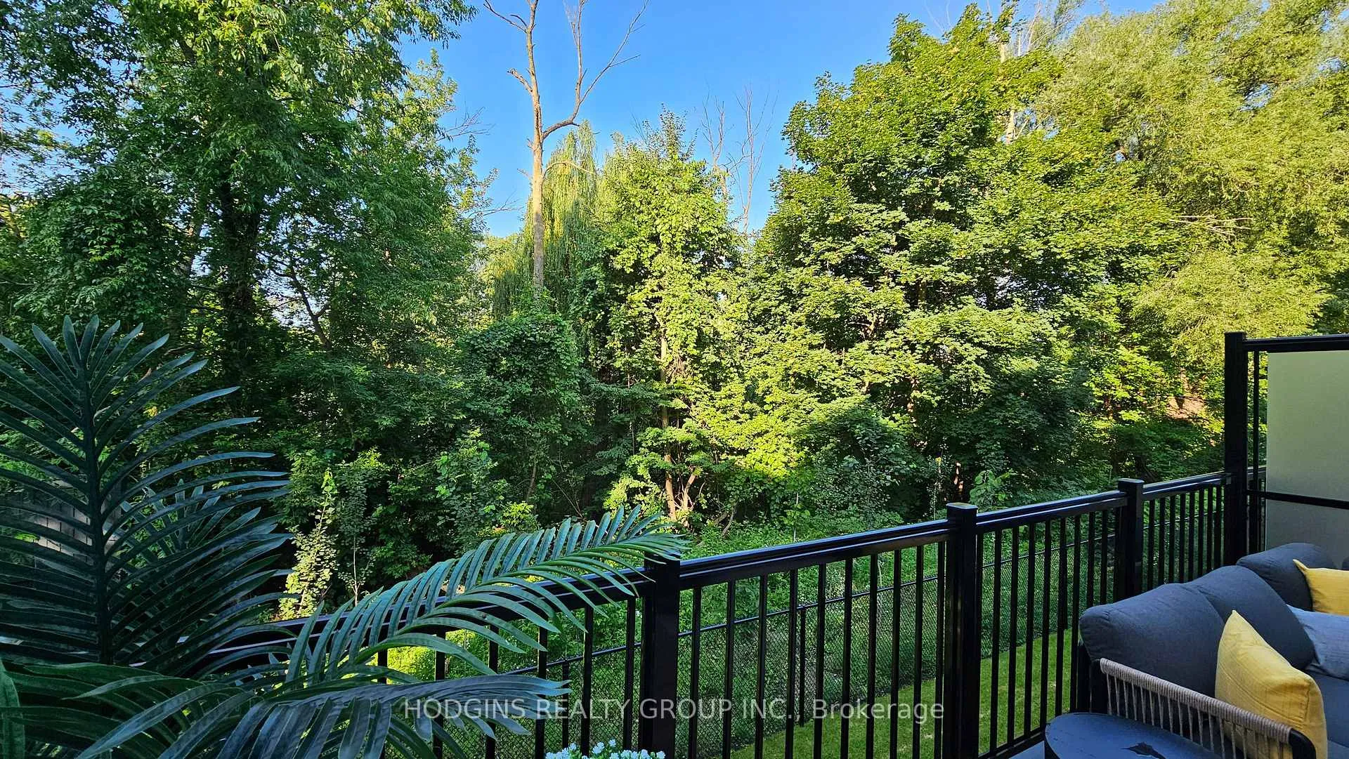 Photo 4 of Unit 14, 1138 Mona Road, Mississauga, Mineola — HOMEH