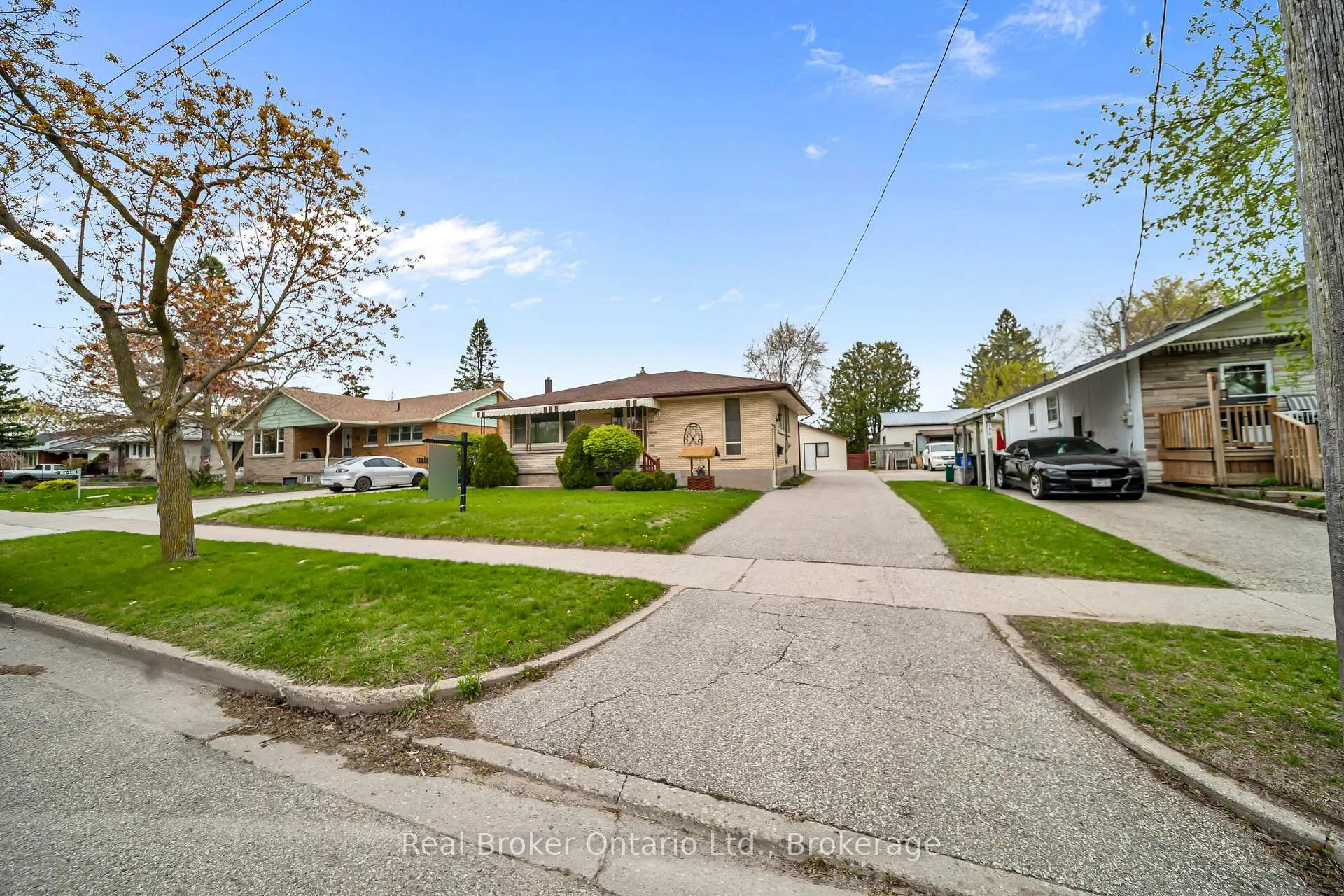 Photo 5 of 144 Byron Avenue, Kitchener — HOMEH