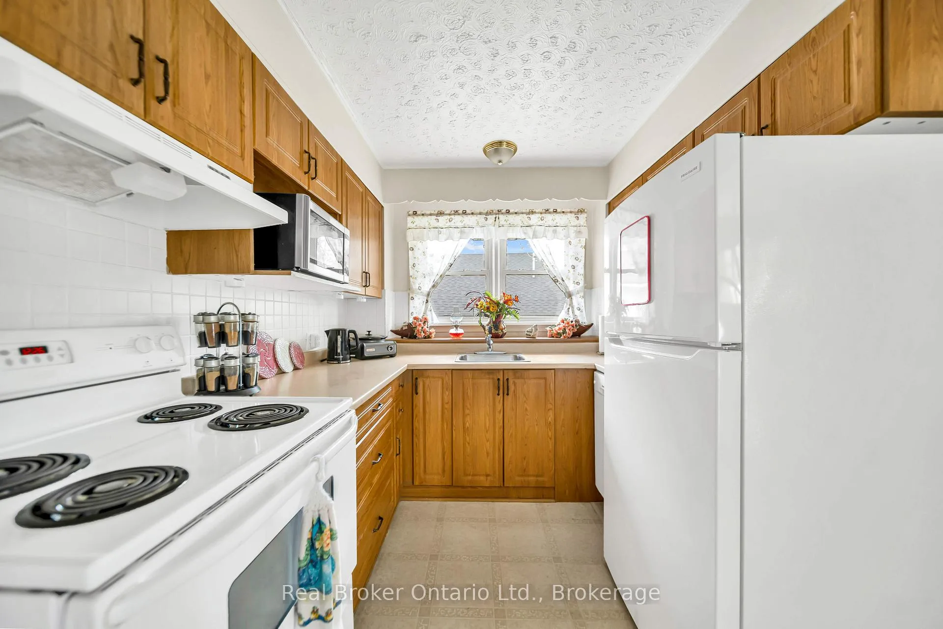 Photo 13 of 144 Byron Avenue, Kitchener — HOMEH