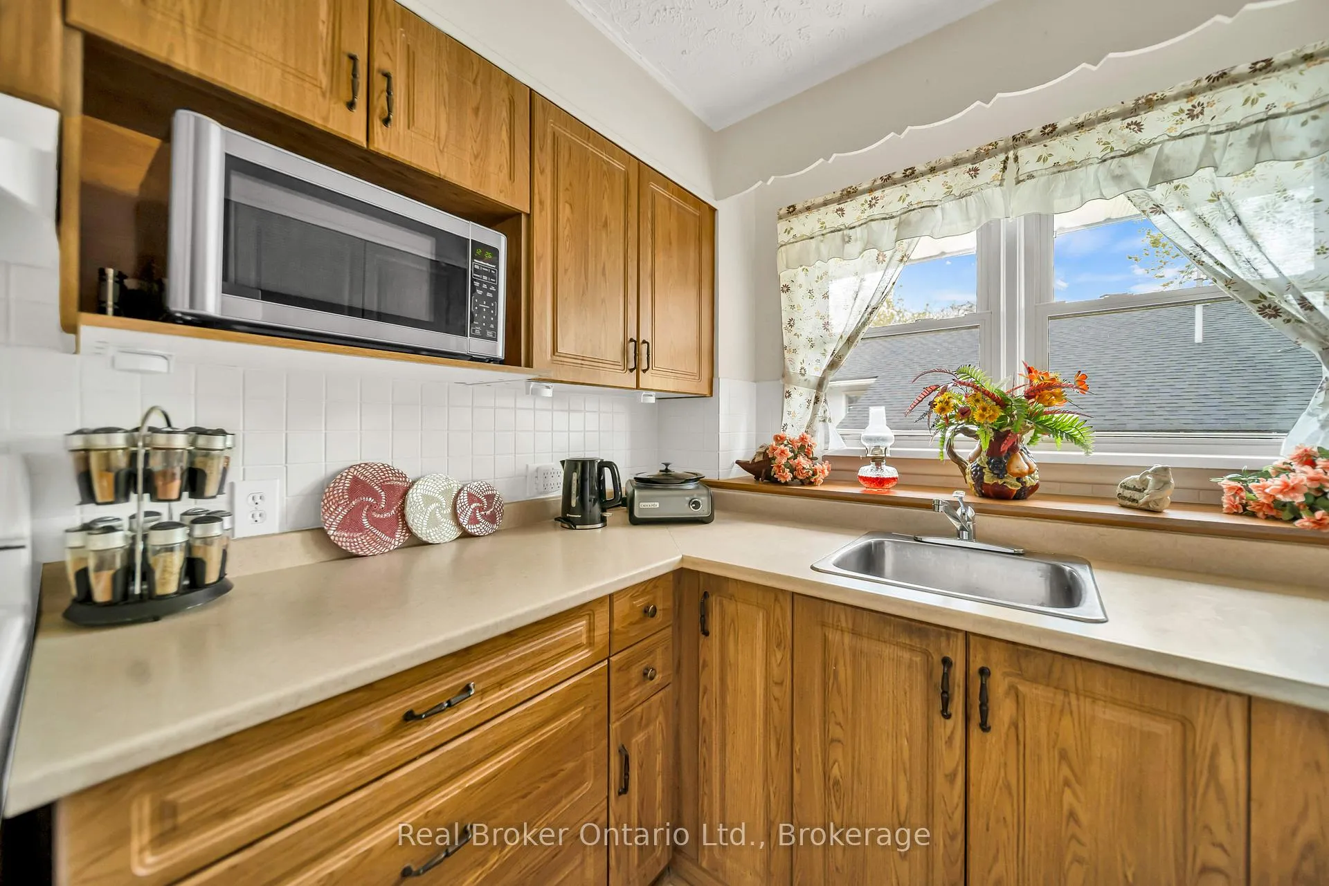Photo 14 of 144 Byron Avenue, Kitchener — HOMEH
