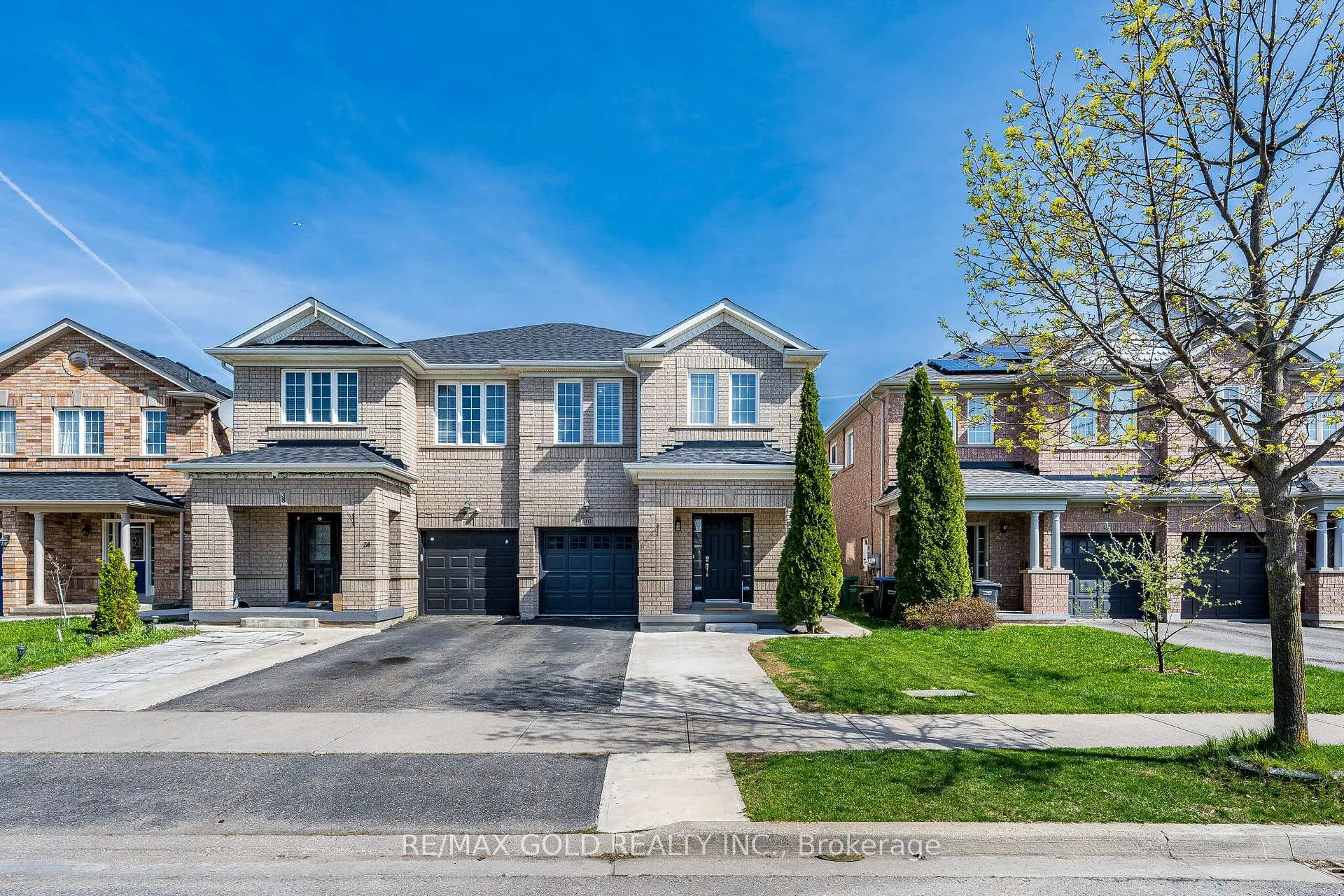 Photo 2 of 40 Hollingsworth Circle, Brampton, Fletcher's Meadow — HOMEH