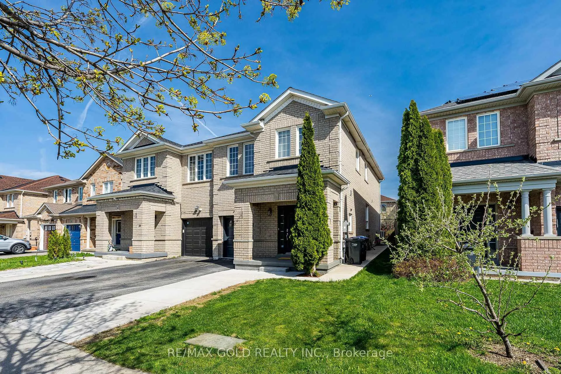 Photo 3 of 40 Hollingsworth Circle, Brampton, Fletcher's Meadow — HOMEH