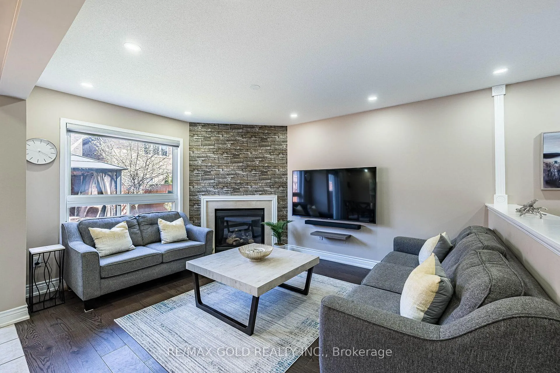 Photo 9 of 40 Hollingsworth Circle, Brampton, Fletcher's Meadow — HOMEH