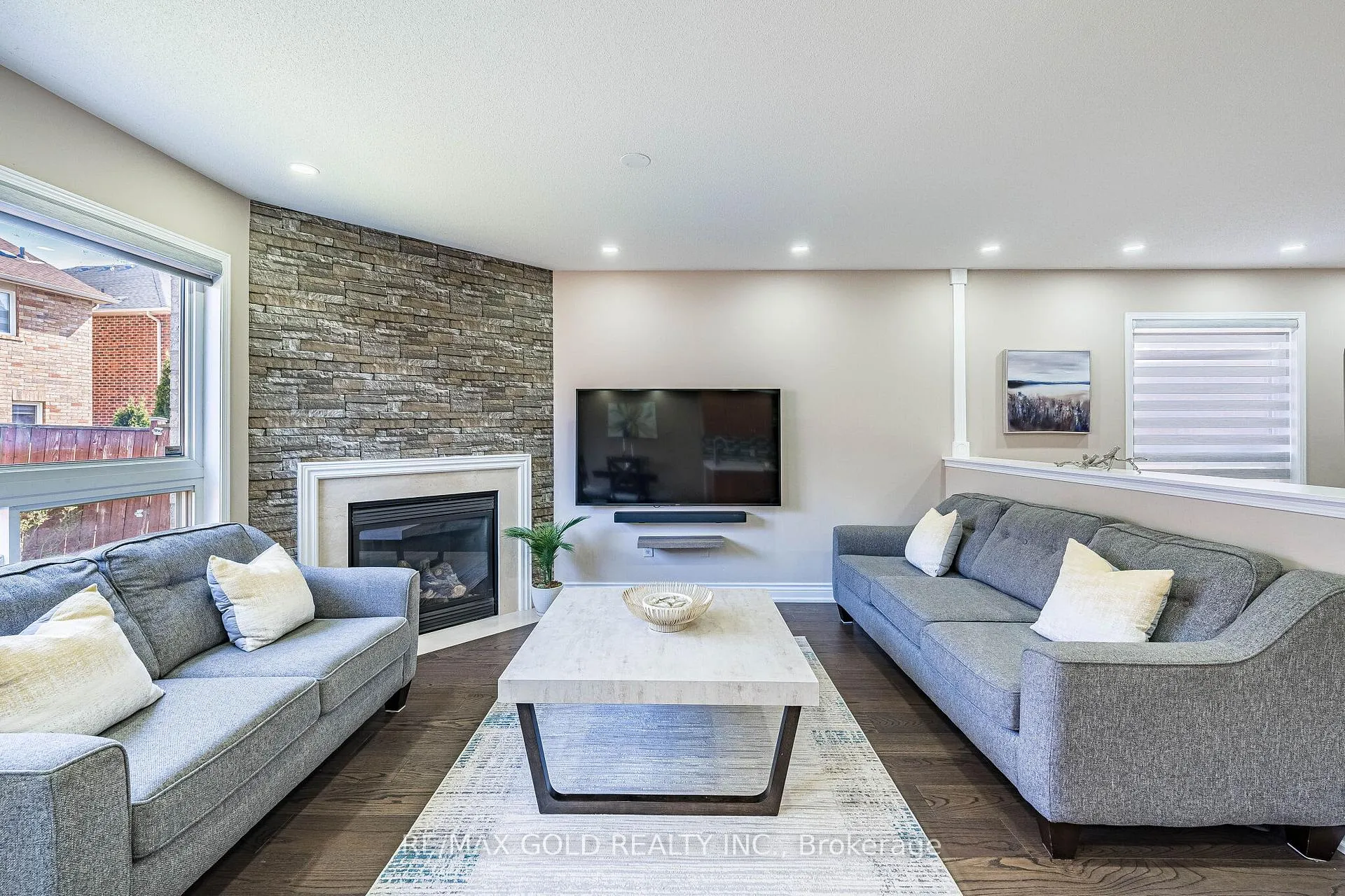 Photo 10 of 40 Hollingsworth Circle, Brampton, Fletcher's Meadow — HOMEH