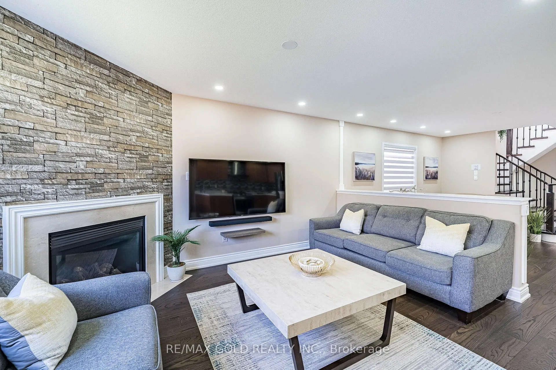Photo 11 of 40 Hollingsworth Circle, Brampton, Fletcher's Meadow — HOMEH