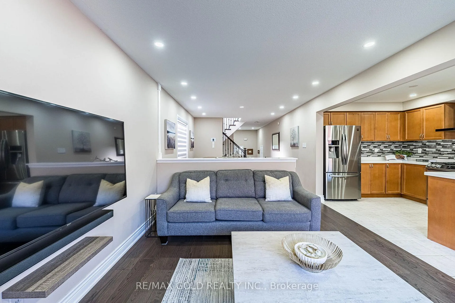 Photo 12 of 40 Hollingsworth Circle, Brampton, Fletcher's Meadow — HOMEH