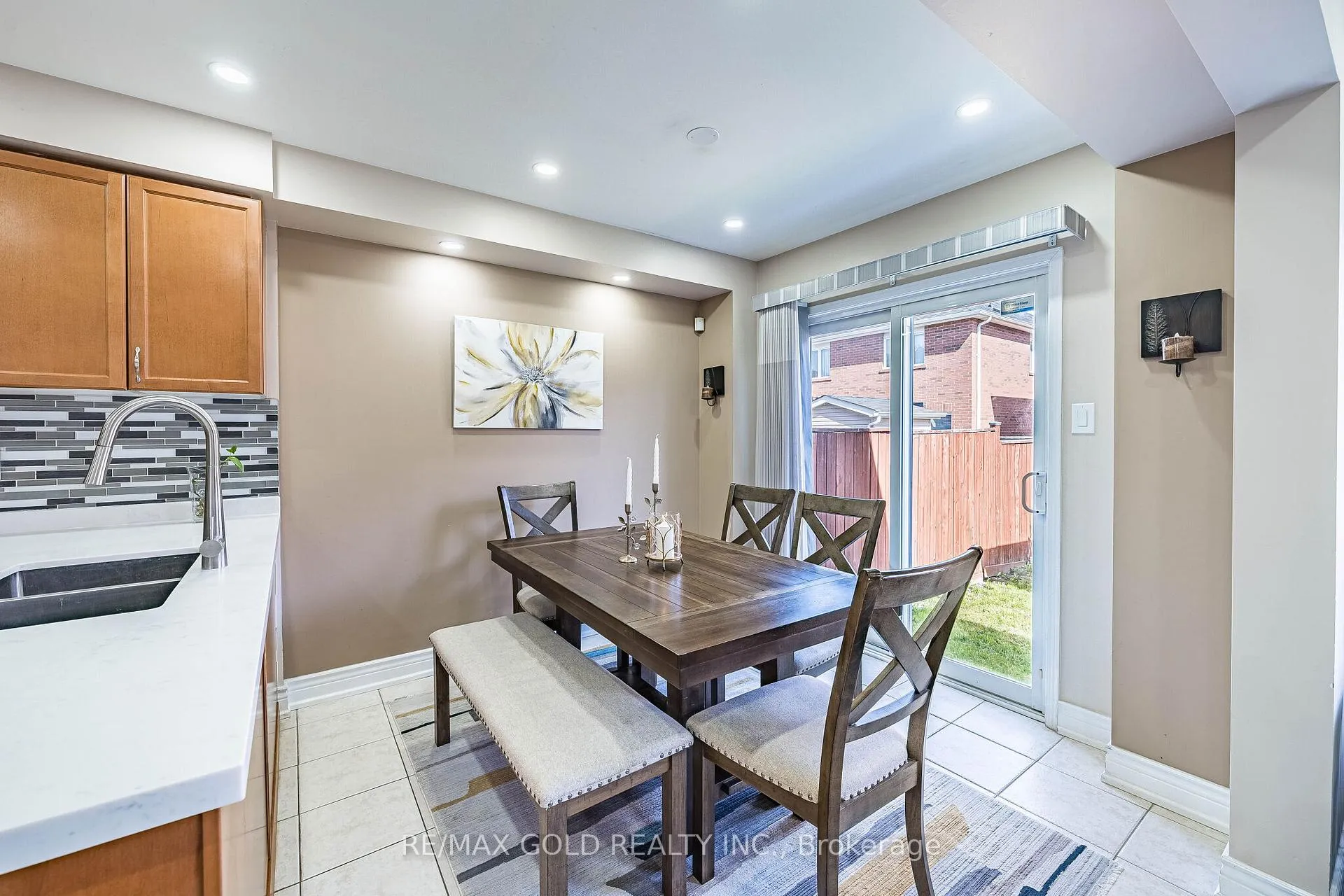 Photo 14 of 40 Hollingsworth Circle, Brampton, Fletcher's Meadow — HOMEH