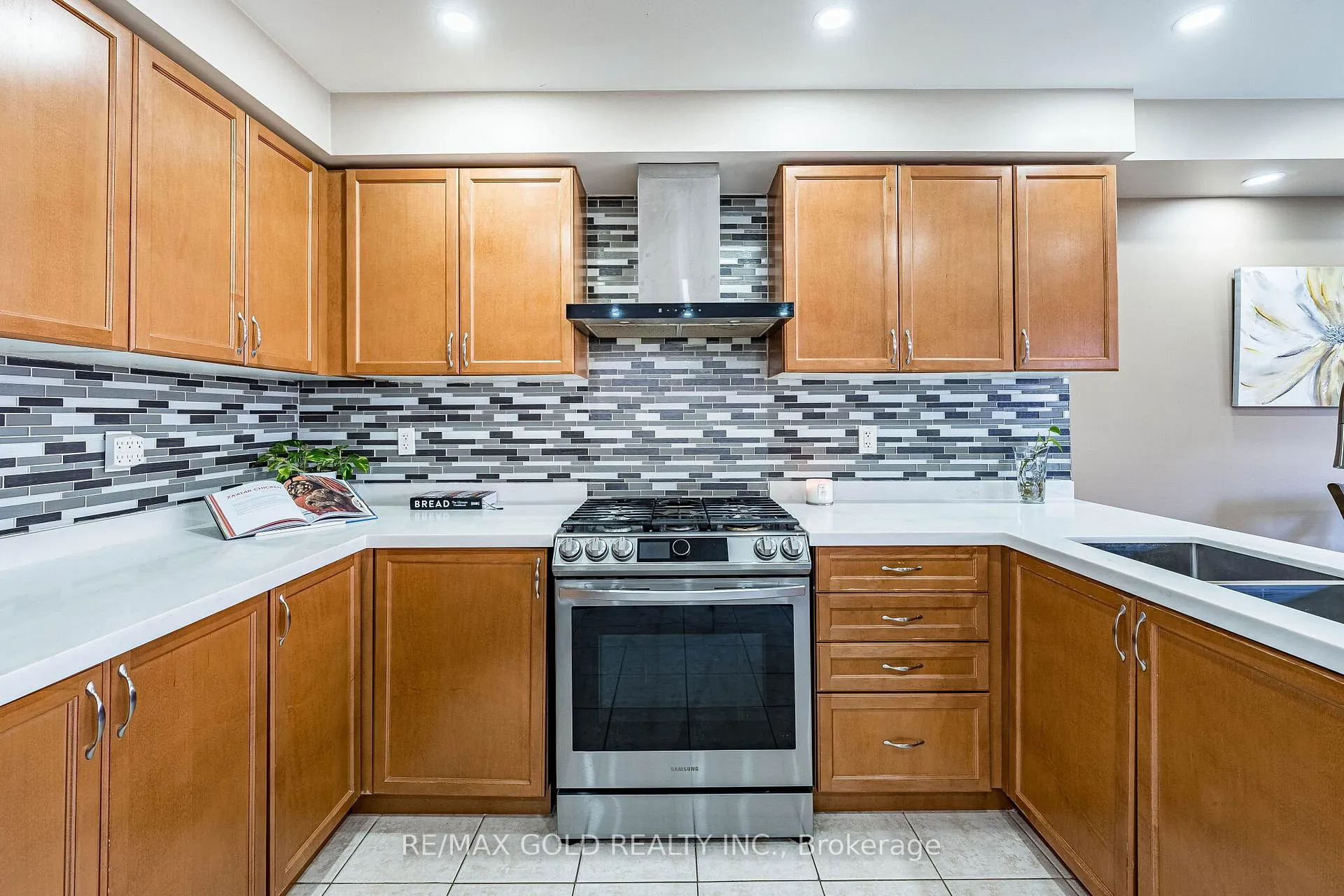 Photo 16 of 40 Hollingsworth Circle, Brampton, Fletcher's Meadow — HOMEH