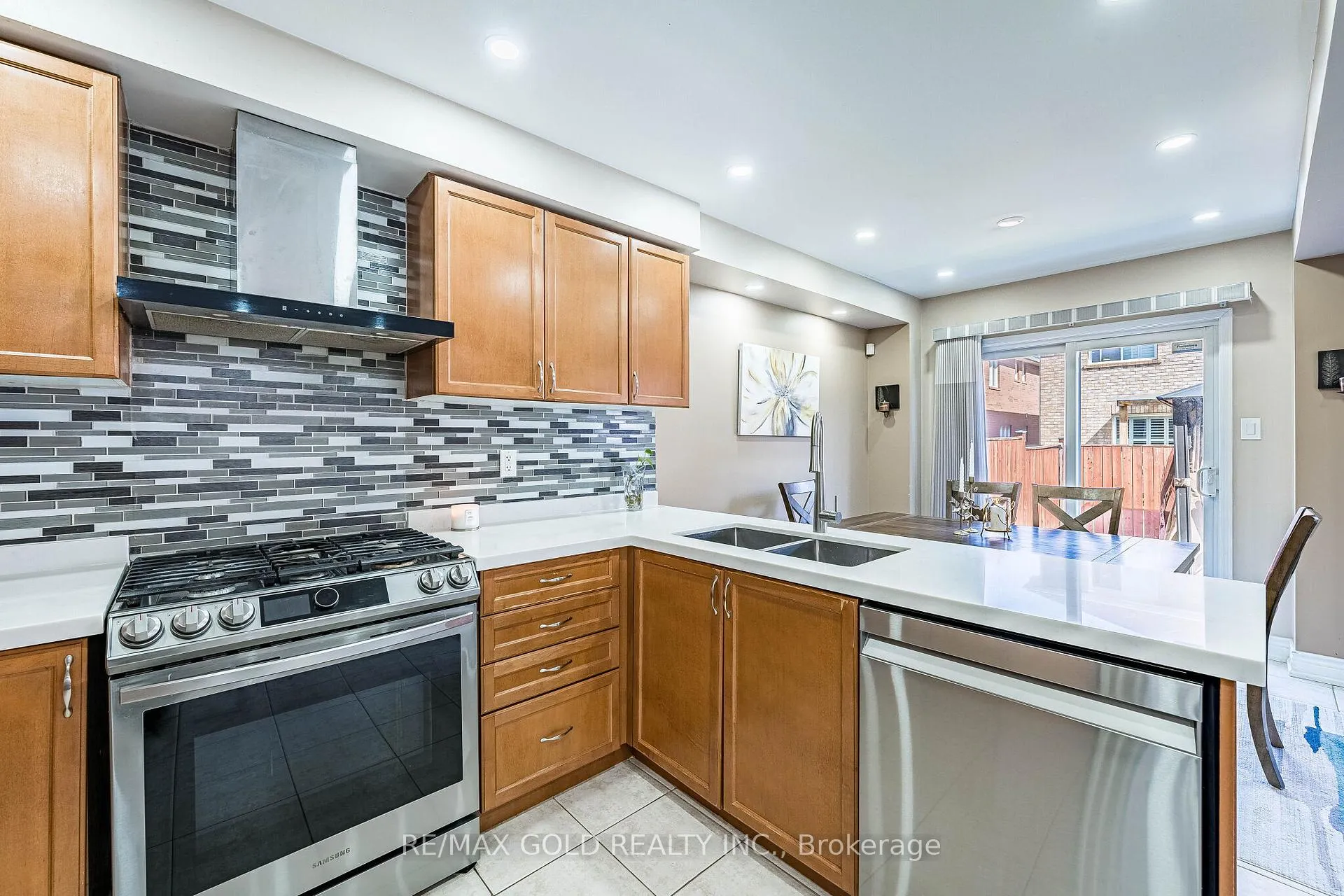 Photo 17 of 40 Hollingsworth Circle, Brampton, Fletcher's Meadow — HOMEH