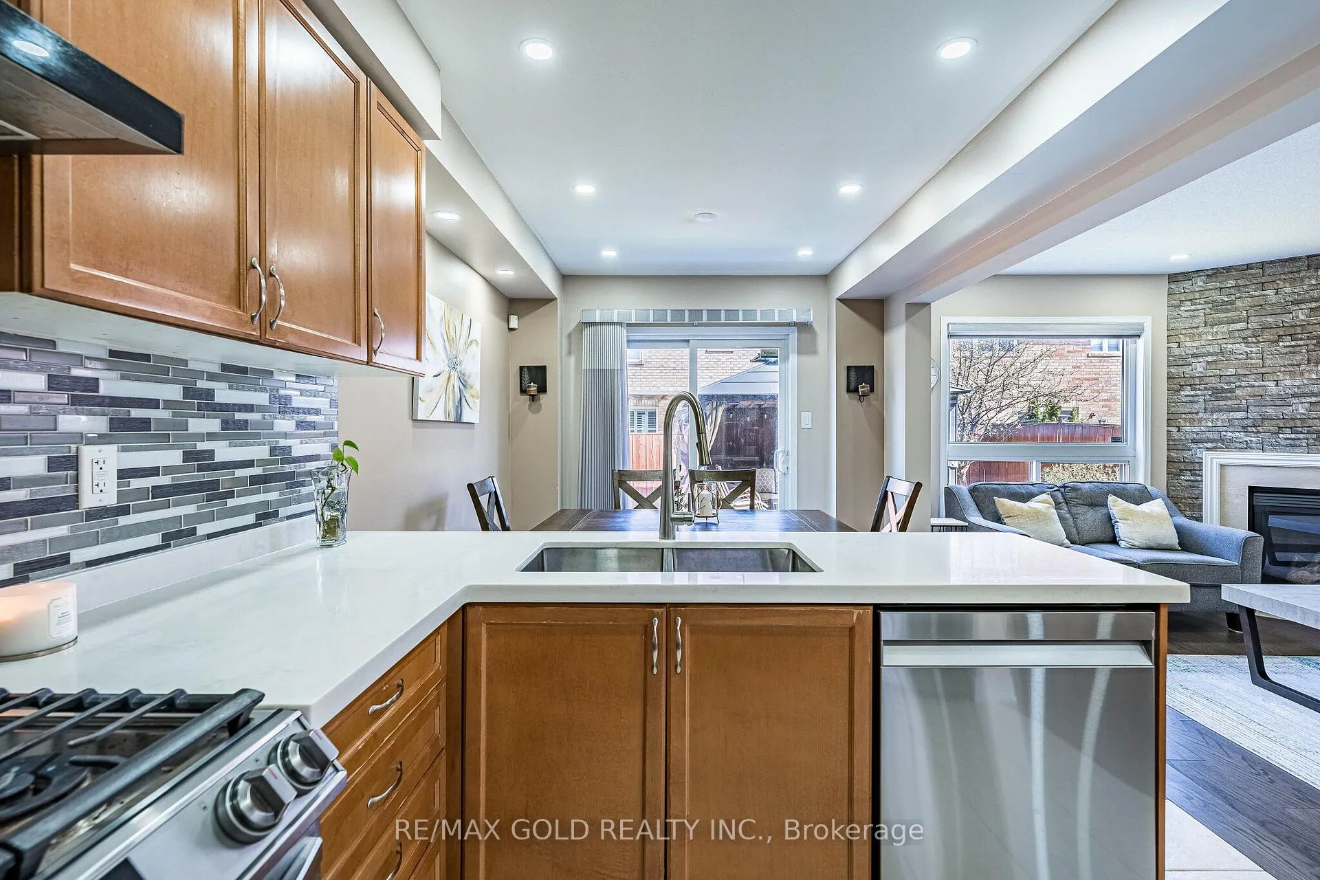 Photo 19 of 40 Hollingsworth Circle, Brampton, Fletcher's Meadow — HOMEH