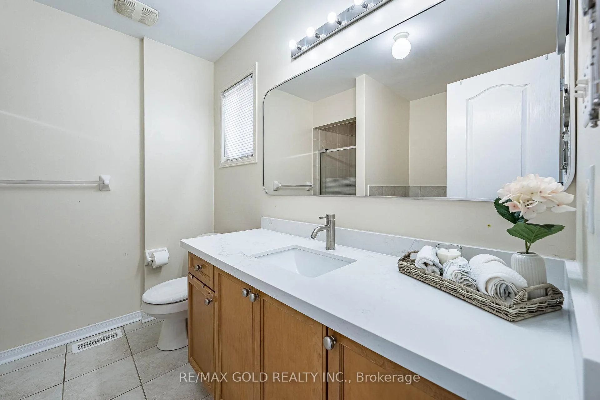 Photo 25 of 40 Hollingsworth Circle, Brampton, Fletcher's Meadow — HOMEH