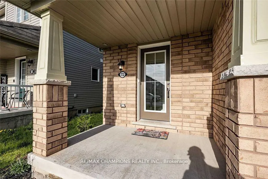 Photo 2 of 7732 White Pine Crescent, Niagara Falls, Brown — HOMEH