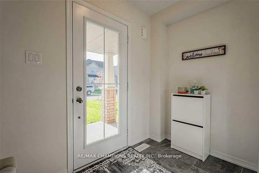 Photo 3 of 7732 White Pine Crescent, Niagara Falls, Brown — HOMEH