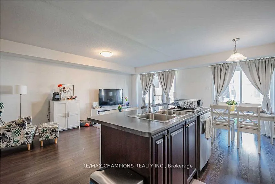 Photo 6 of 7732 White Pine Crescent, Niagara Falls, Brown — HOMEH