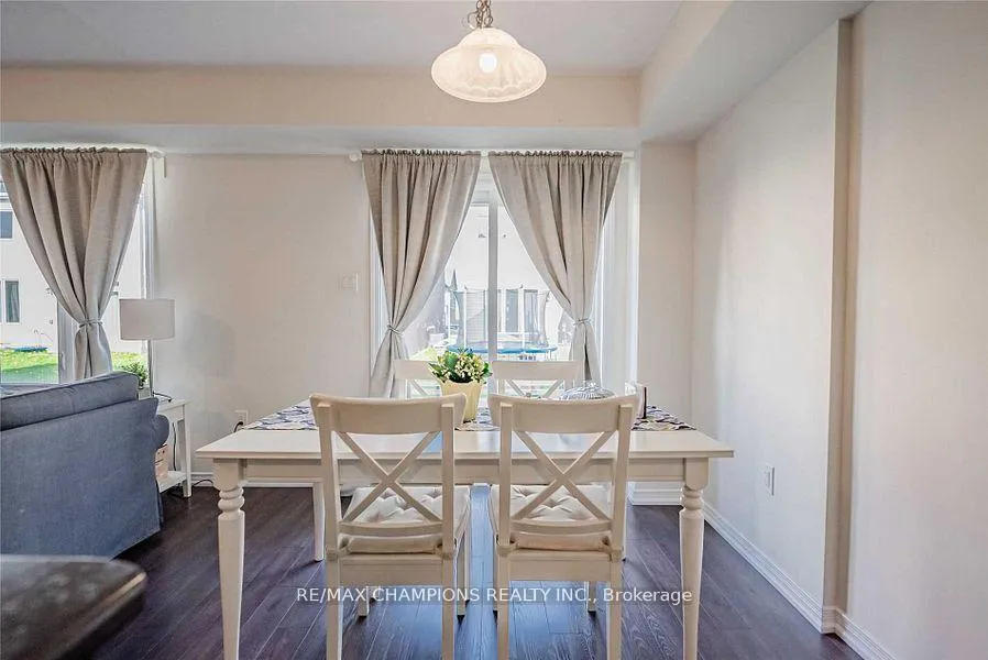 Photo 7 of 7732 White Pine Crescent, Niagara Falls, Brown — HOMEH