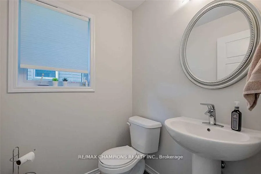 Photo 9 of 7732 White Pine Crescent, Niagara Falls, Brown — HOMEH