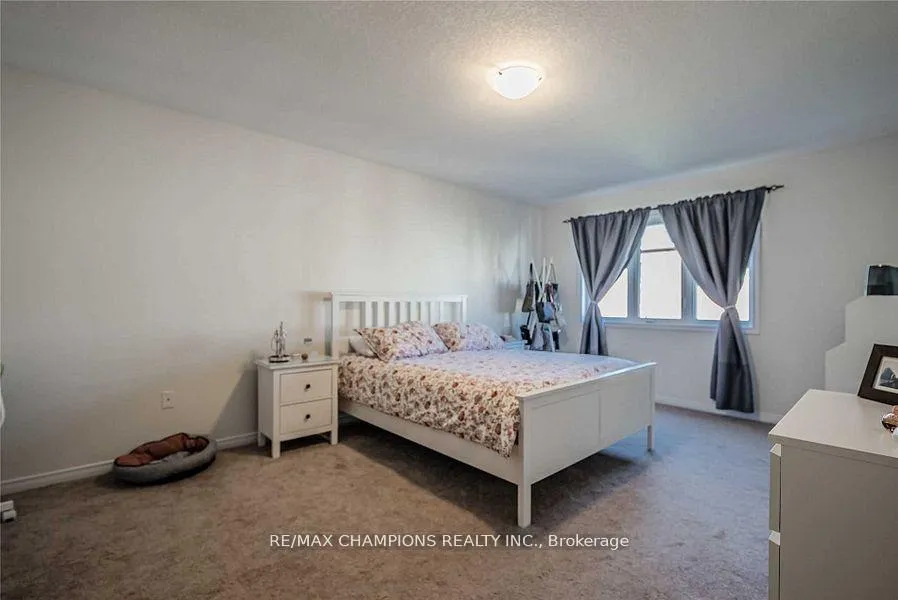 Photo 12 of 7732 White Pine Crescent, Niagara Falls, Brown — HOMEH