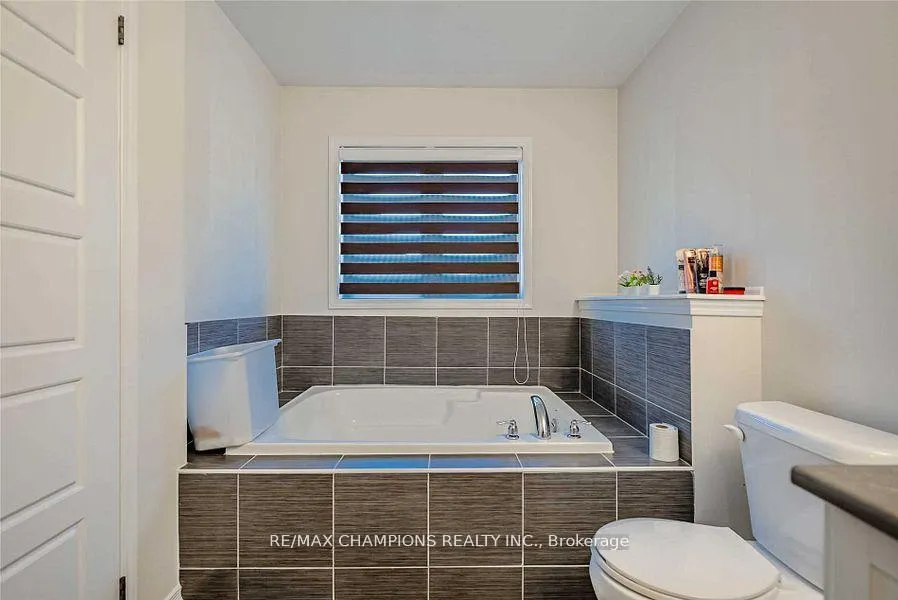 Photo 14 of 7732 White Pine Crescent, Niagara Falls, Brown — HOMEH