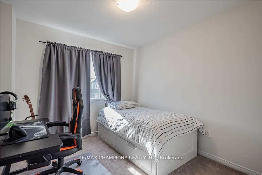 Photo 15 of 7732 White Pine Crescent, Niagara Falls, Brown — HOMEH