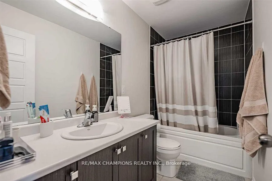 Photo 17 of 7732 White Pine Crescent, Niagara Falls, Brown — HOMEH