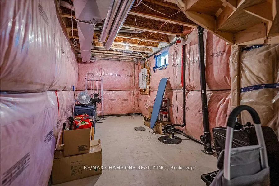 Photo 20 of 7732 White Pine Crescent, Niagara Falls, Brown — HOMEH
