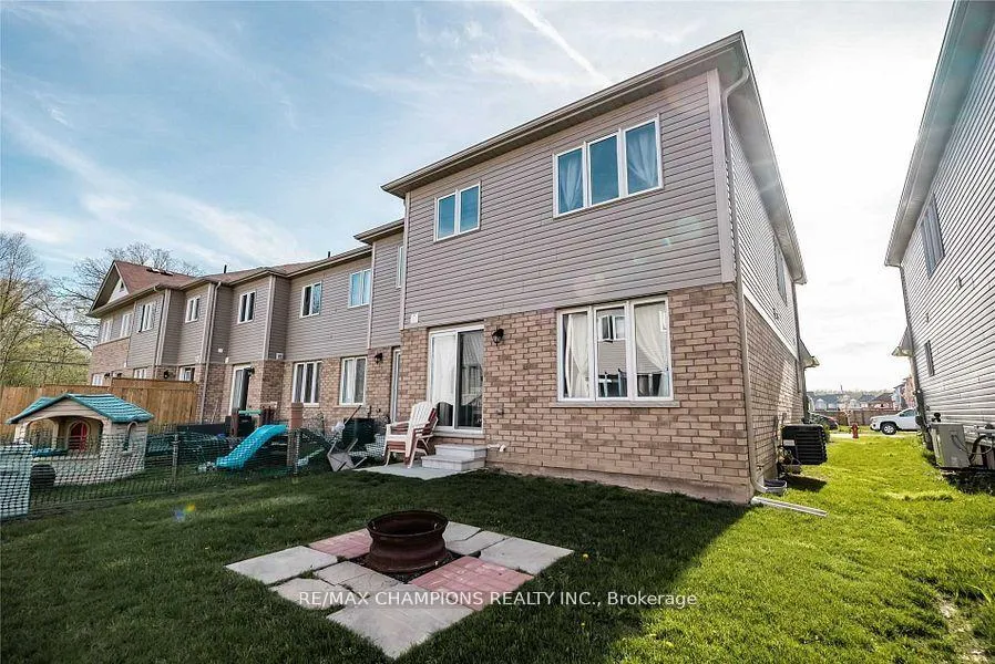 Photo 21 of 7732 White Pine Crescent, Niagara Falls, Brown — HOMEH