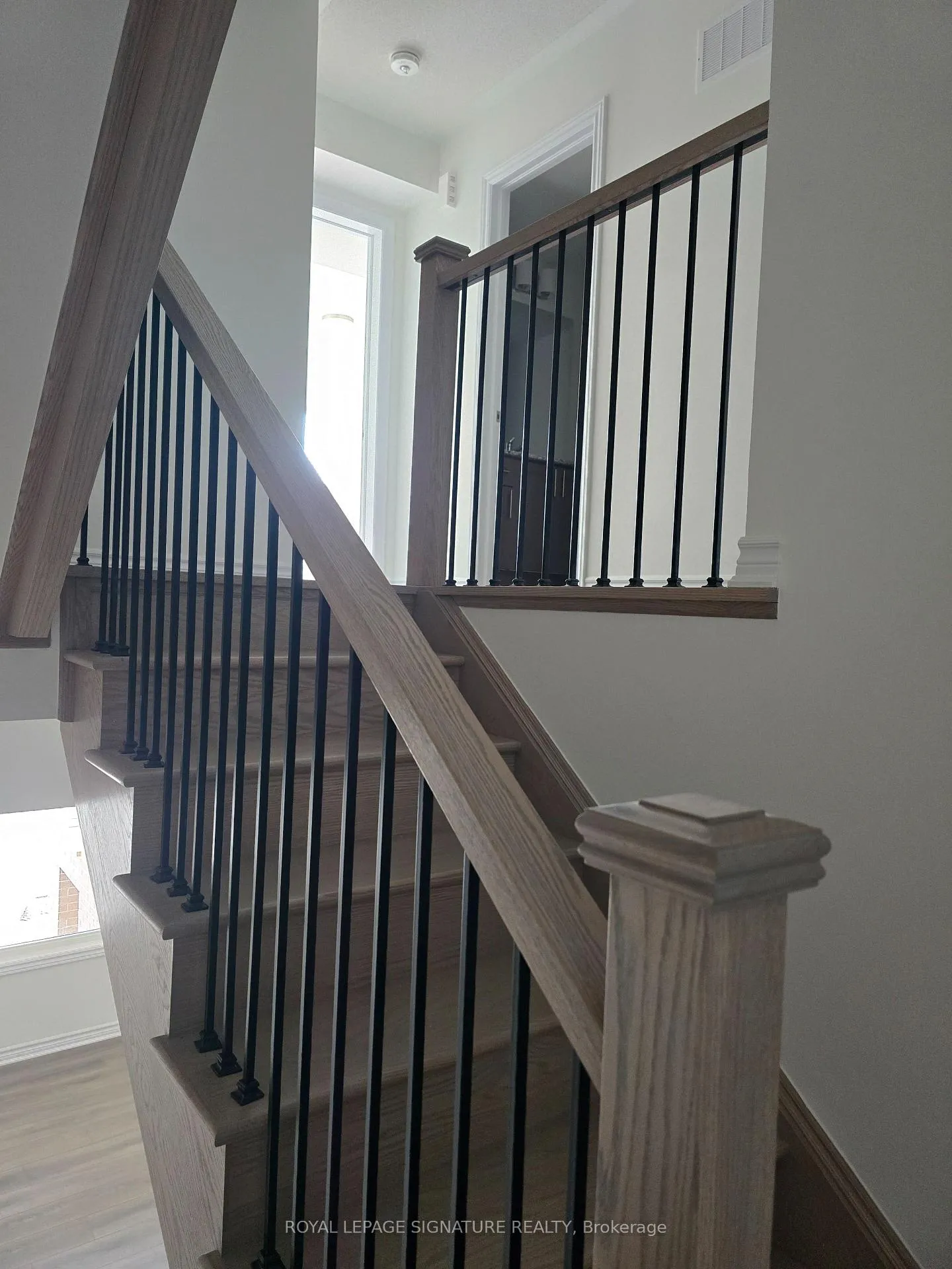 Photo 4 of 30 Twinflower Way, Brampton, Northwest Brampton — HOMEH