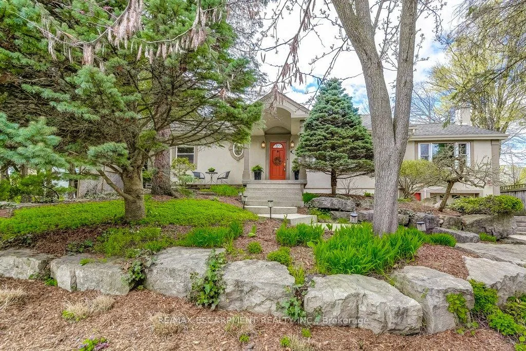 Photo 1 of 121 Elgin Street, Hamilton, Waterdown — HOMEH