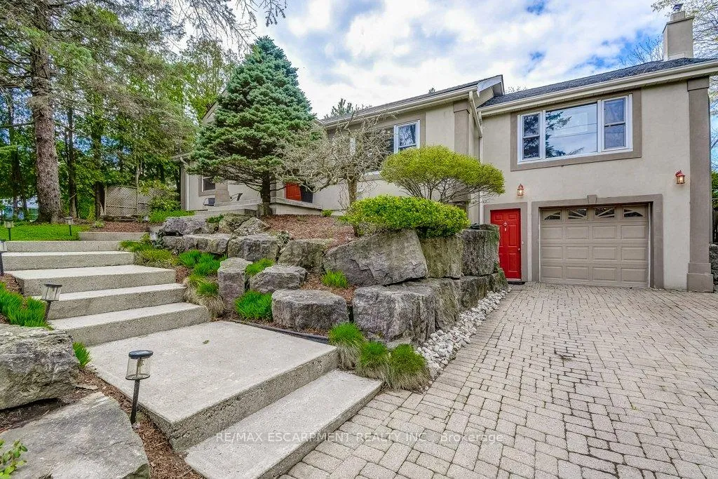 Photo 3 of 121 Elgin Street, Hamilton, Waterdown — HOMEH