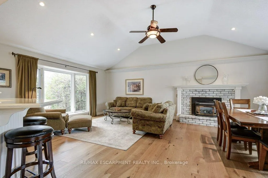 Photo 8 of 121 Elgin Street, Hamilton, Waterdown — HOMEH