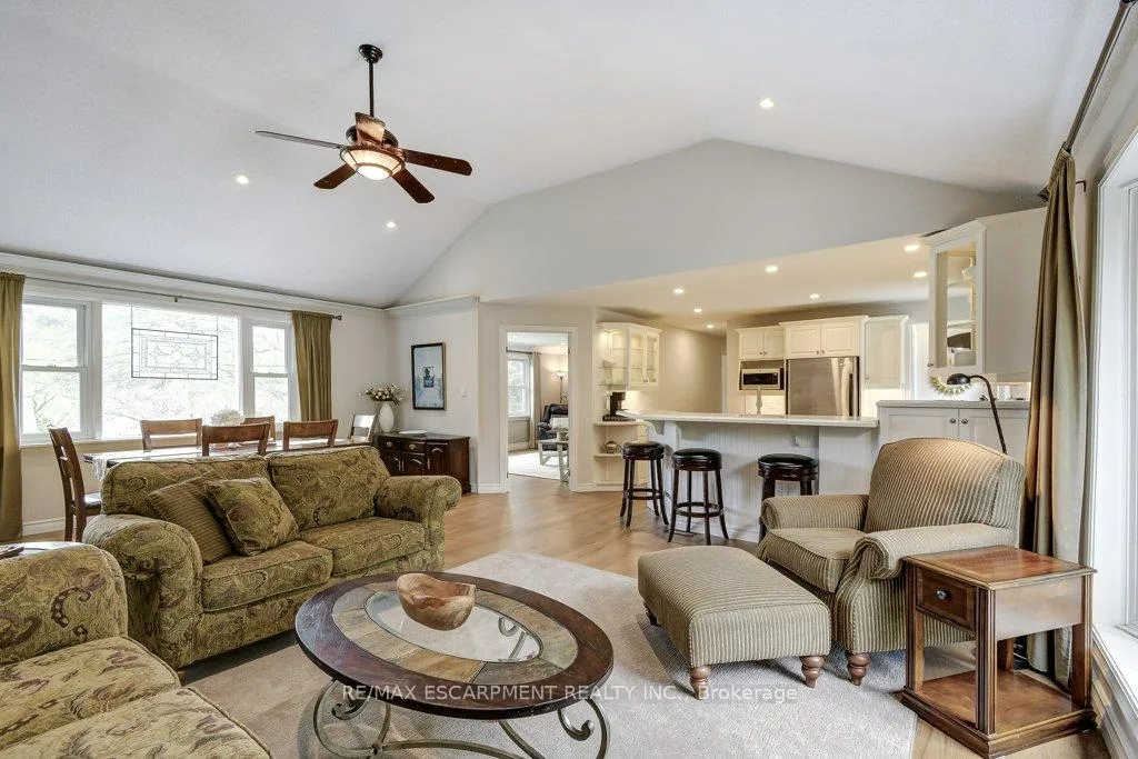 Photo 9 of 121 Elgin Street, Hamilton, Waterdown — HOMEH