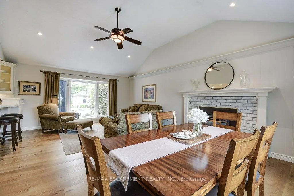 Photo 10 of 121 Elgin Street, Hamilton, Waterdown — HOMEH