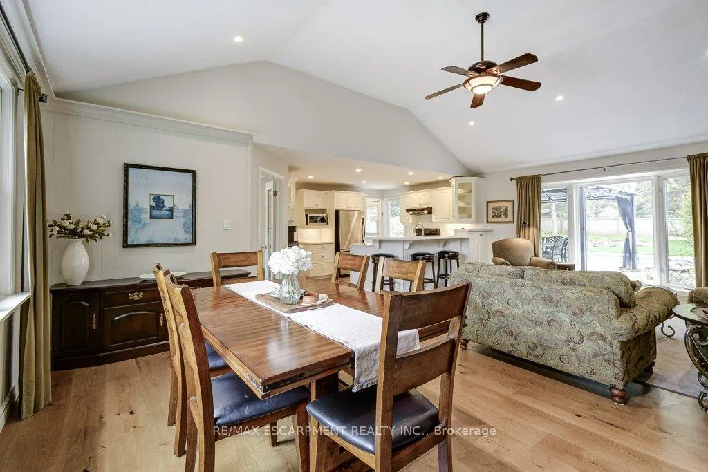 Photo 11 of 121 Elgin Street, Hamilton, Waterdown — HOMEH