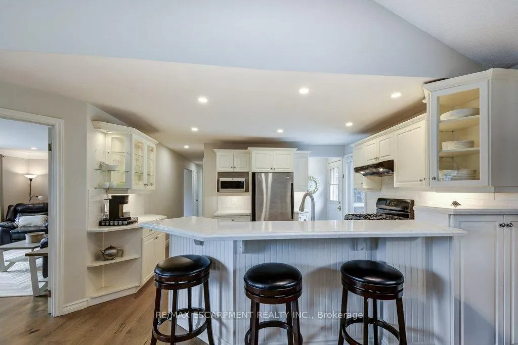 Photo 12 of 121 Elgin Street, Hamilton, Waterdown — HOMEH