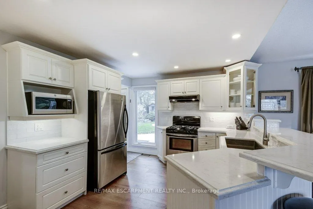 Photo 13 of 121 Elgin Street, Hamilton, Waterdown — HOMEH