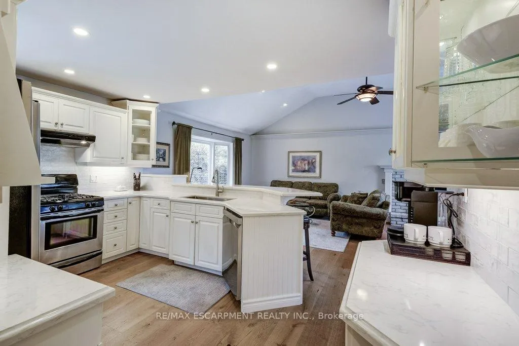 Photo 15 of 121 Elgin Street, Hamilton, Waterdown — HOMEH