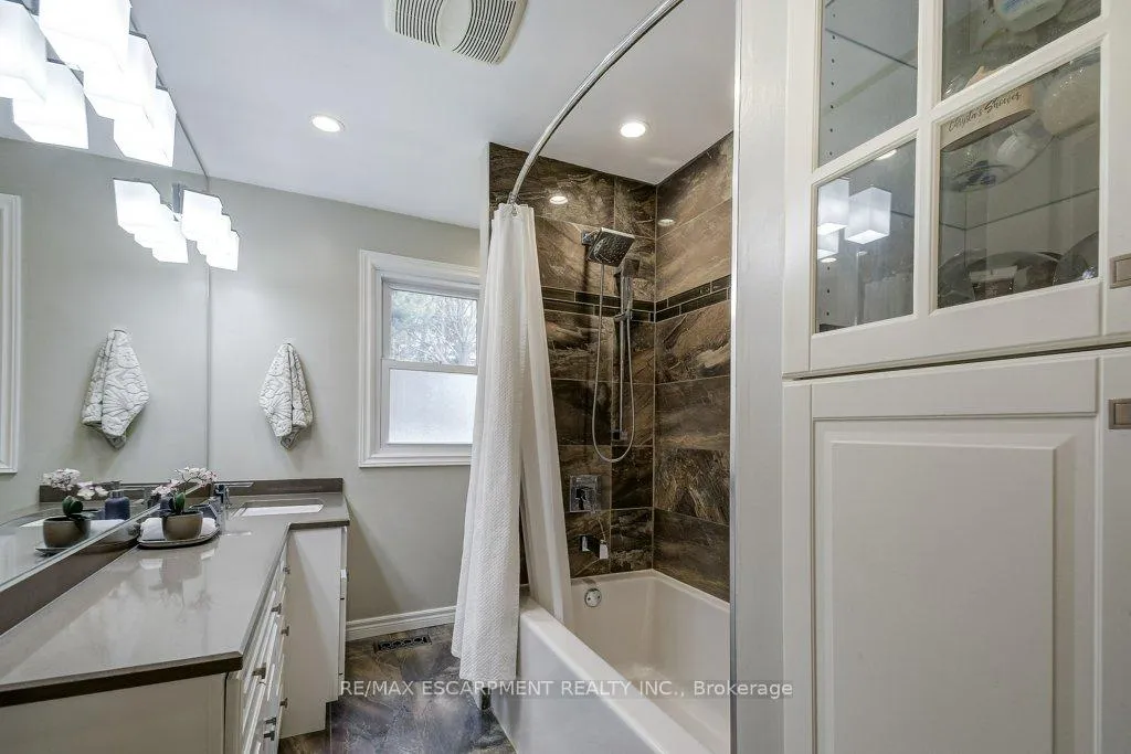 Photo 17 of 121 Elgin Street, Hamilton, Waterdown — HOMEH