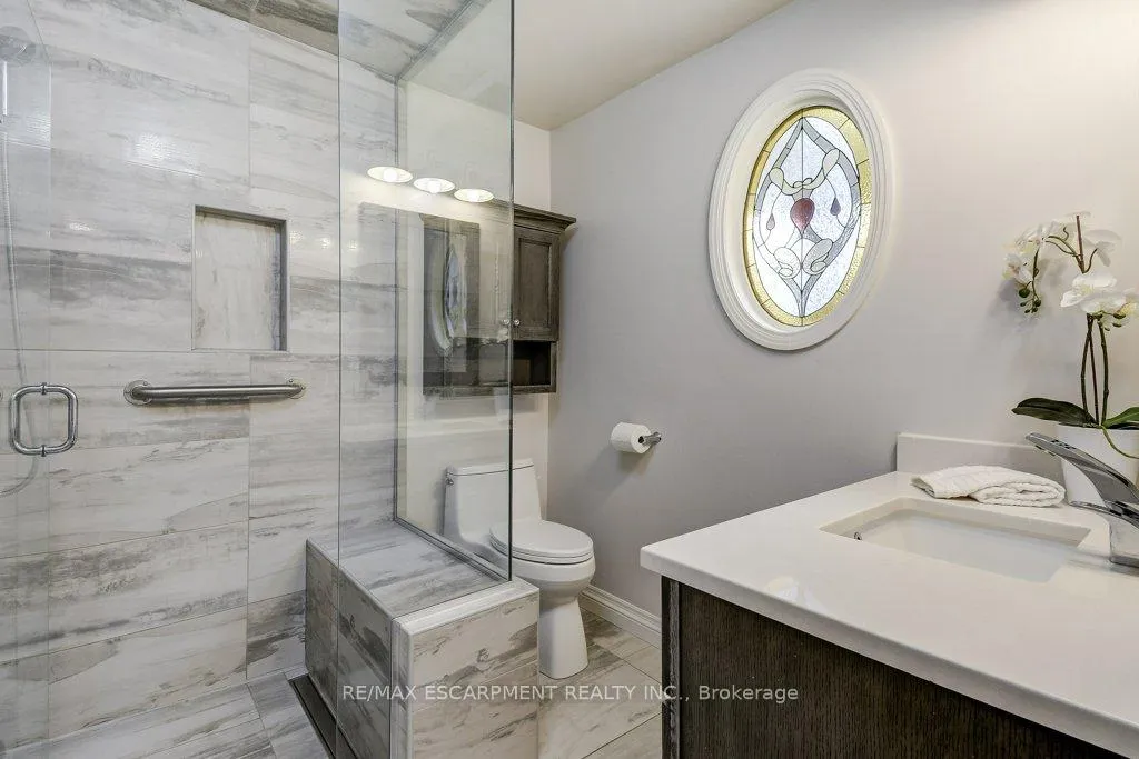 Photo 21 of 121 Elgin Street, Hamilton, Waterdown — HOMEH