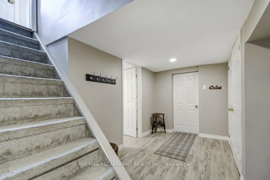 Photo 23 of 121 Elgin Street, Hamilton, Waterdown — HOMEH