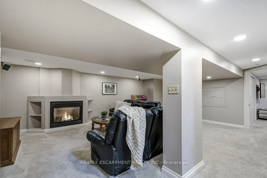 Photo 24 of 121 Elgin Street, Hamilton, Waterdown — HOMEH