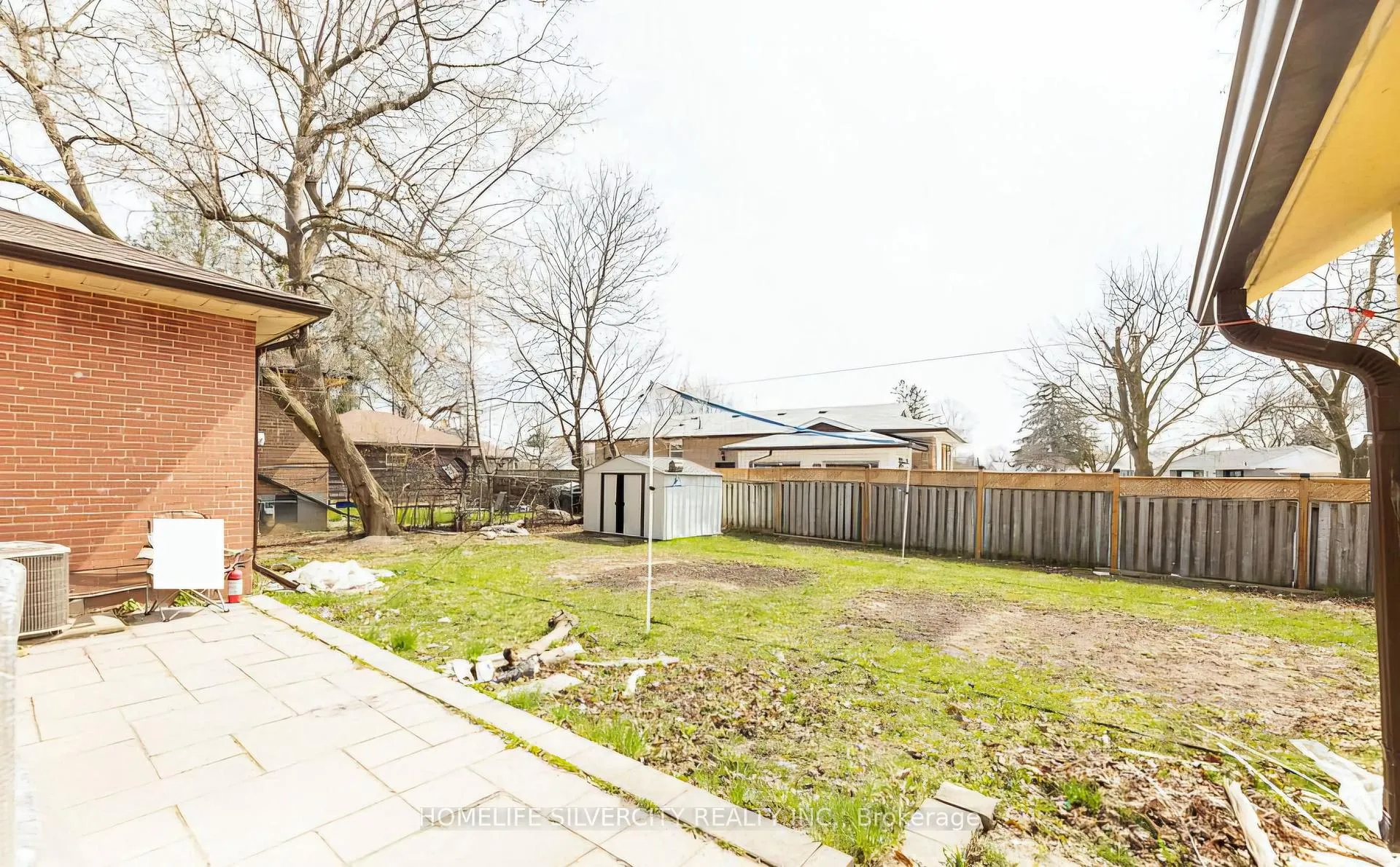 Photo 2 of Unit Upper, 31 Windermere Court, Brampton, Northwood Park — HOMEH