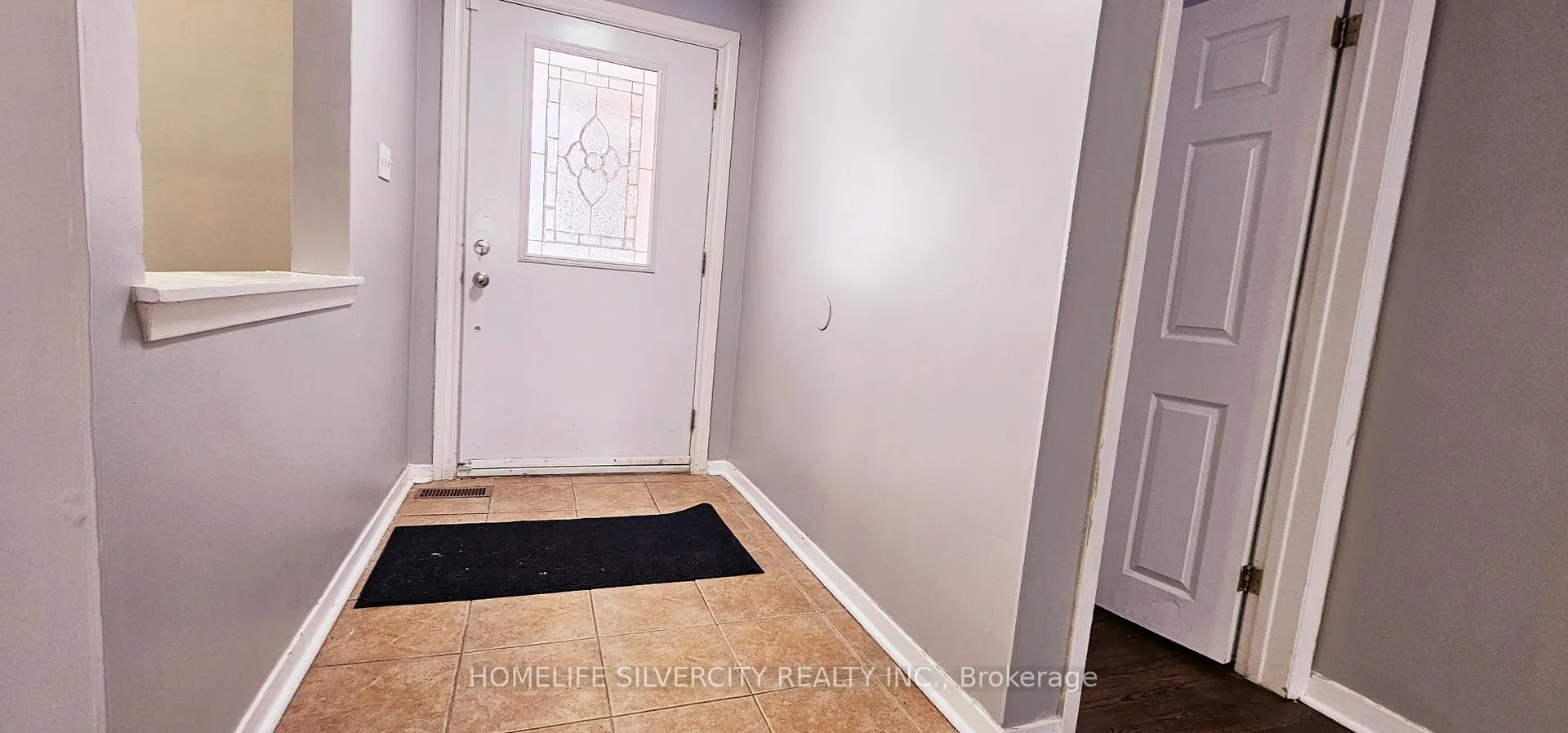 Photo 3 of Unit Upper, 31 Windermere Court, Brampton, Northwood Park — HOMEH