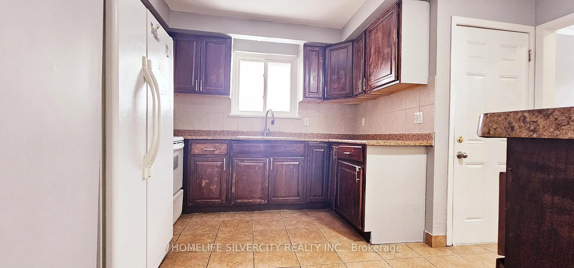 Photo 10 of Unit Upper, 31 Windermere Court, Brampton, Northwood Park — HOMEH