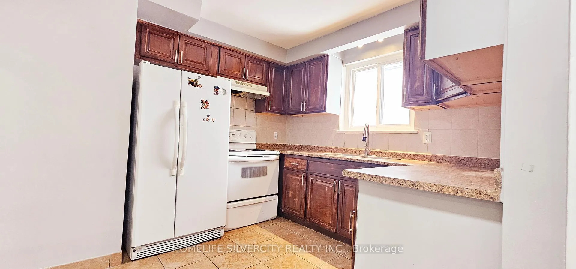 Photo 13 of Unit Upper, 31 Windermere Court, Brampton, Northwood Park — HOMEH